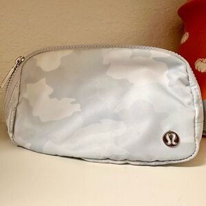 Lululemon Everywhere Belt Bag - White Camo